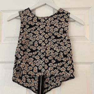Brandy Melville John Galt daisy crop top w/ cutout